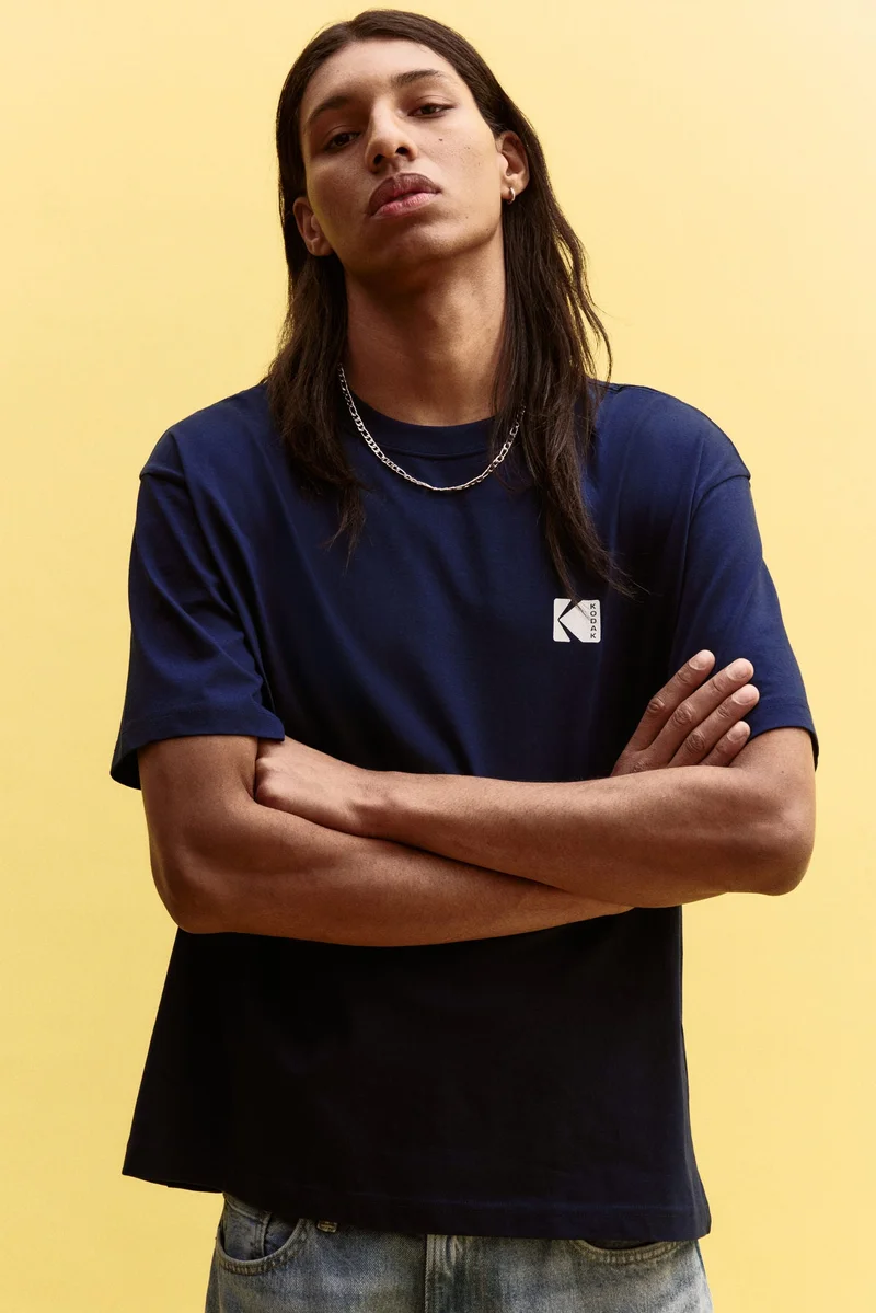 اتش اند ام تي-شيرت مطبوع بتصميم فضفاض